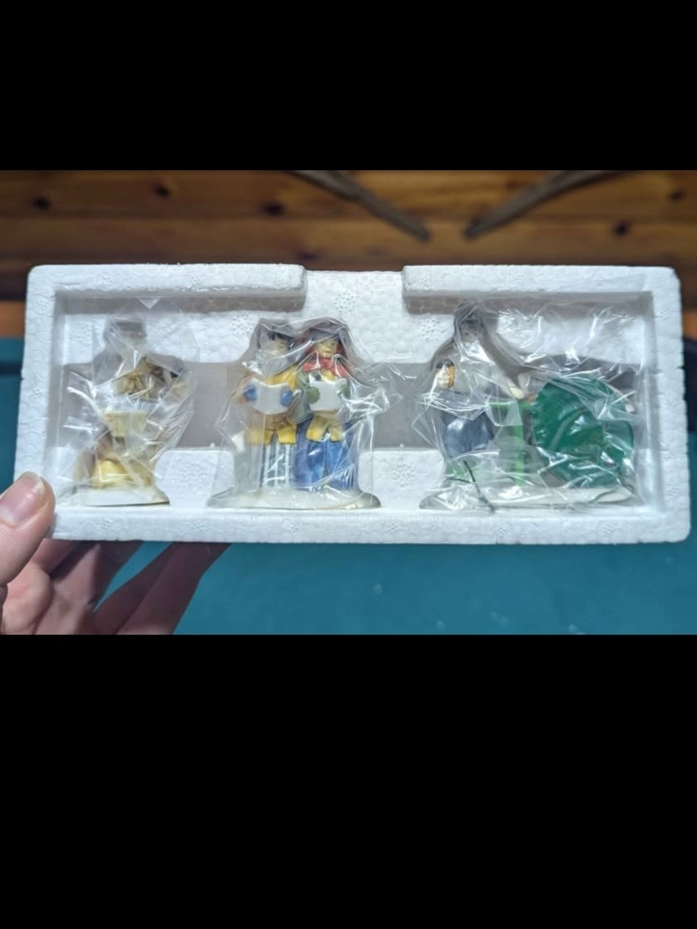 Dept 56 - Heritage Village Collection - Violet Vendor/Carolers/Chestnut Vendor